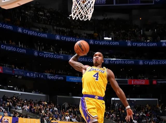 pg游戏官网登录入口-沃克解除束缚更凶猛 变湖人三巨头好帮手