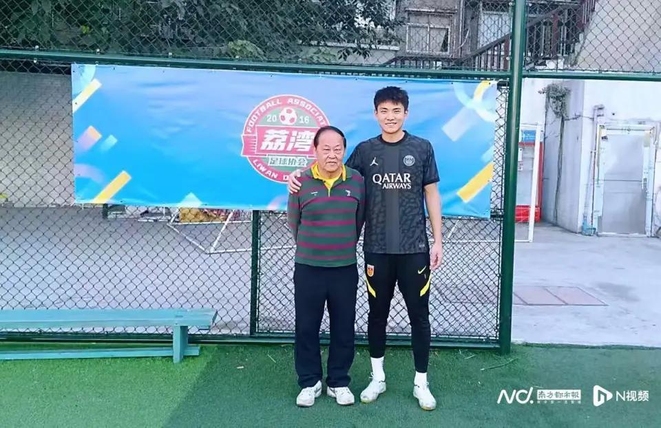 PG电子最新官网-李昊启蒙教练：他小时候本不爱守门，但我认为他天赋异禀遂哄他试试